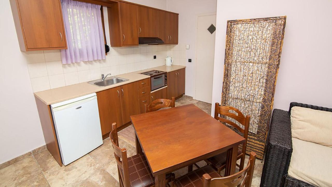 Ξενώνας Μενελαΐς - Menelais Apartments Thrapsimion ภายนอก รูปภาพ