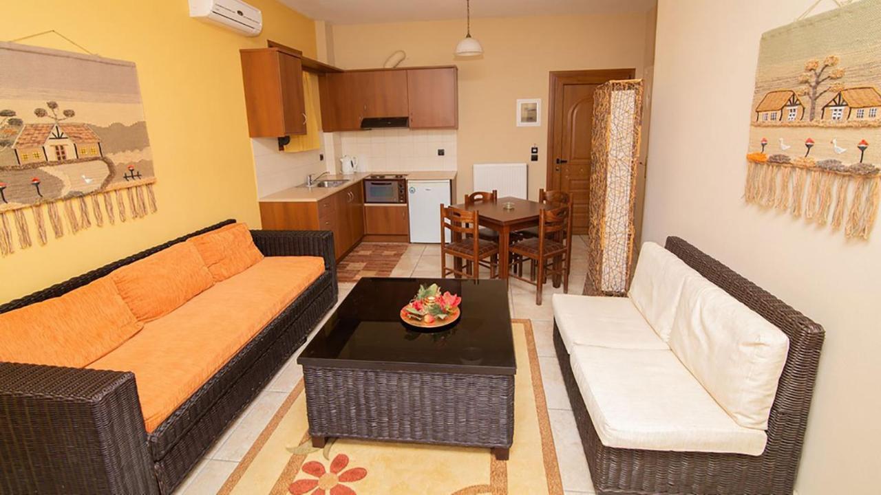 Ξενώνας Μενελαΐς - Menelais Apartments Thrapsimion ภายนอก รูปภาพ