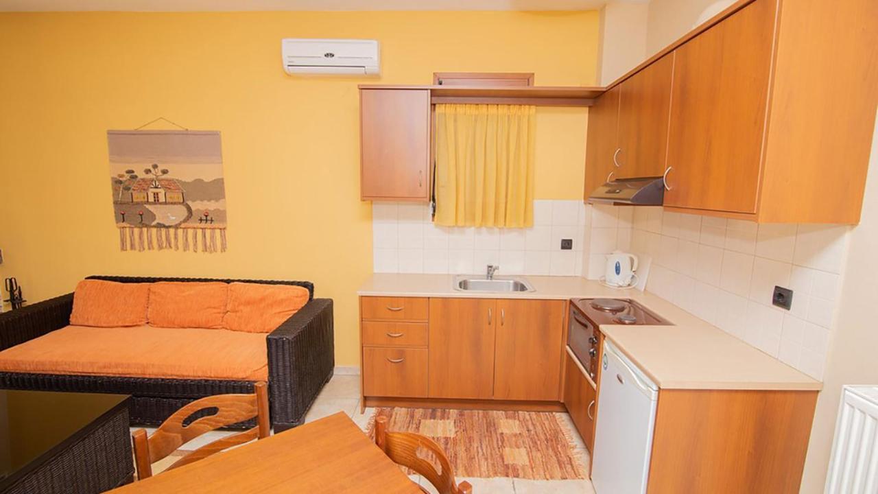 Ξενώνας Μενελαΐς - Menelais Apartments Thrapsimion ภายนอก รูปภาพ