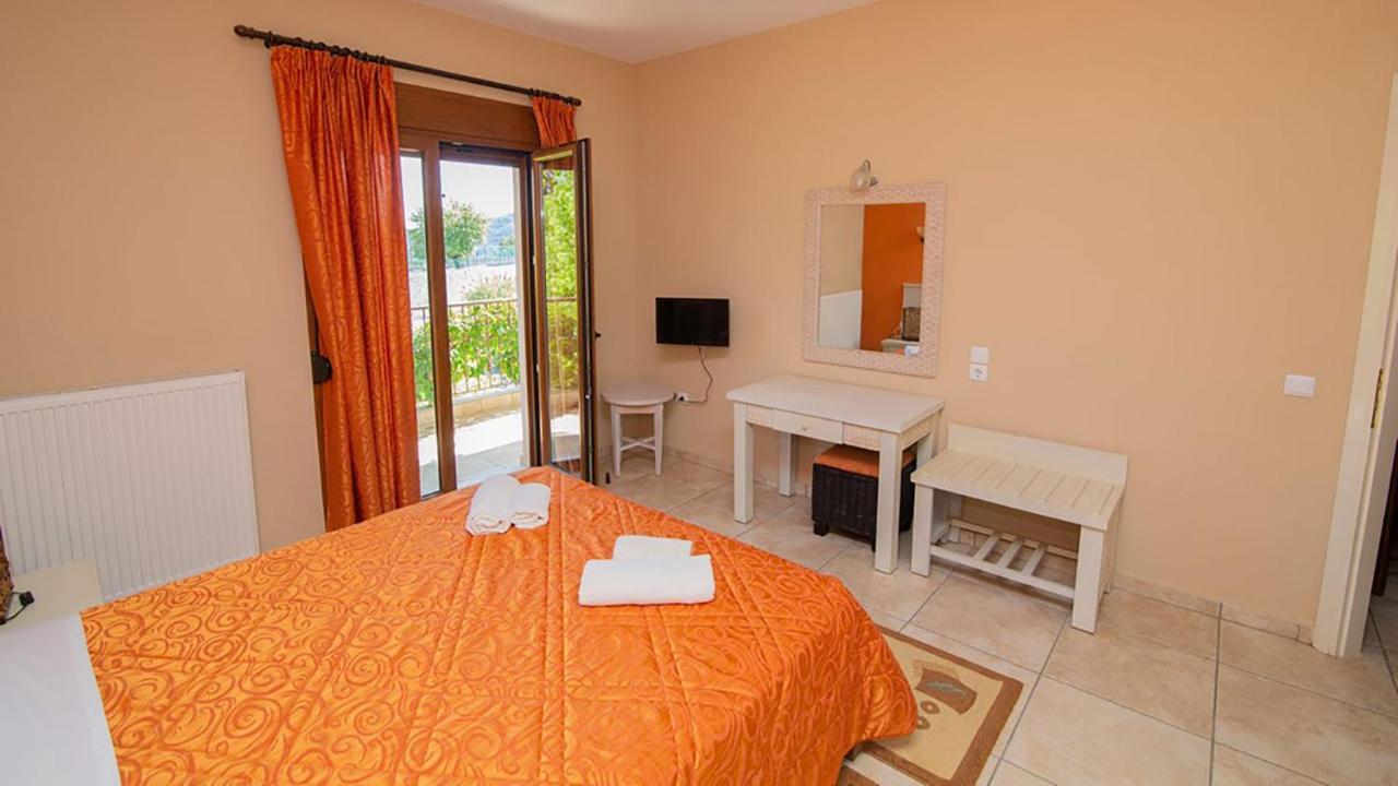 Ξενώνας Μενελαΐς - Menelais Apartments Thrapsimion ภายนอก รูปภาพ