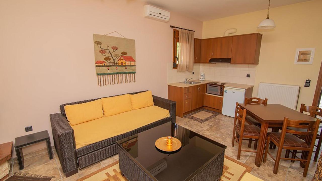 Ξενώνας Μενελαΐς - Menelais Apartments Thrapsimion ภายนอก รูปภาพ