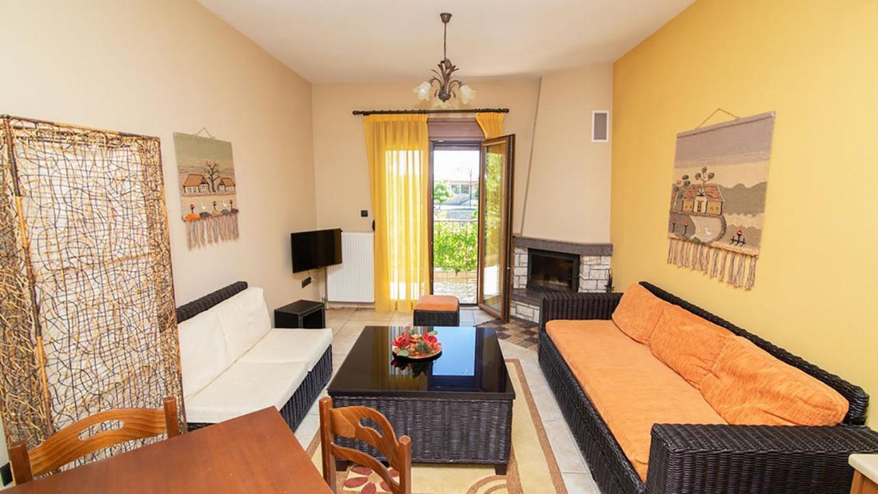 Ξενώνας Μενελαΐς - Menelais Apartments Thrapsimion ภายนอก รูปภาพ