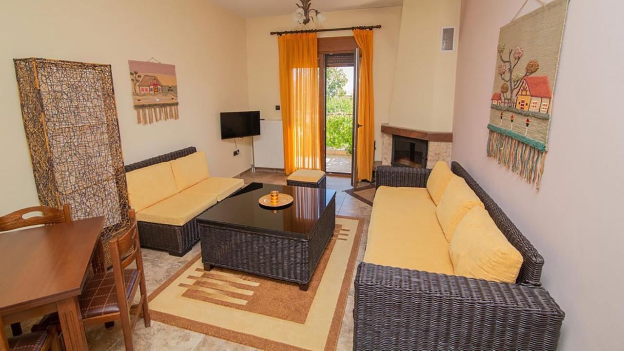Ξενώνας Μενελαΐς - Menelais Apartments Thrapsimion ภายนอก รูปภาพ