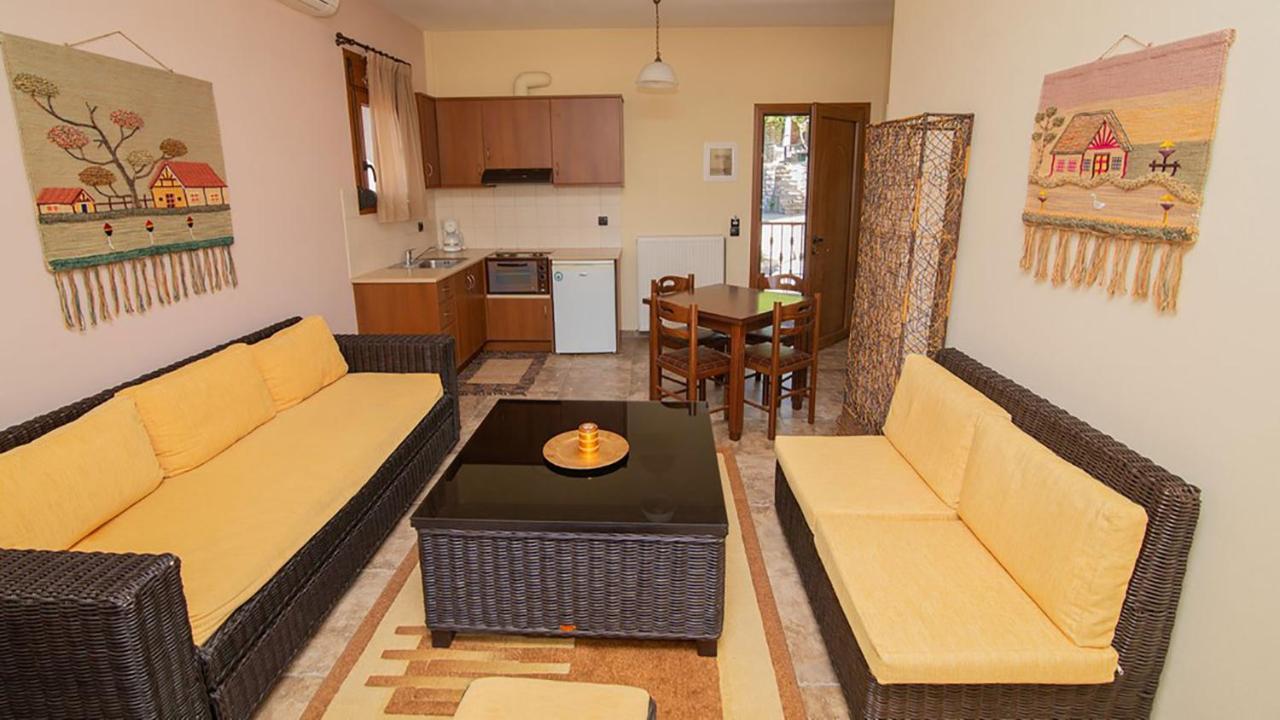 Ξενώνας Μενελαΐς - Menelais Apartments Thrapsimion ภายนอก รูปภาพ