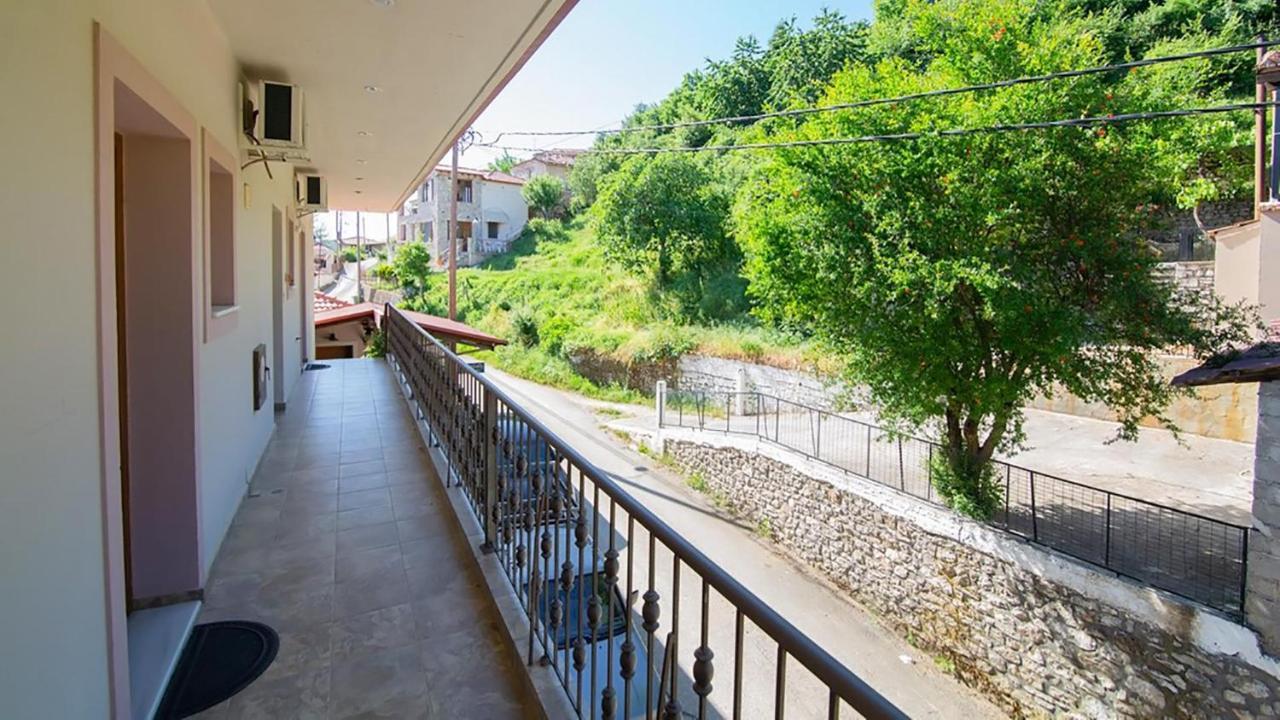 Ξενώνας Μενελαΐς - Menelais Apartments Thrapsimion ภายนอก รูปภาพ