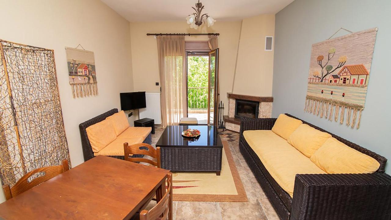 Ξενώνας Μενελαΐς - Menelais Apartments Thrapsimion ภายนอก รูปภาพ