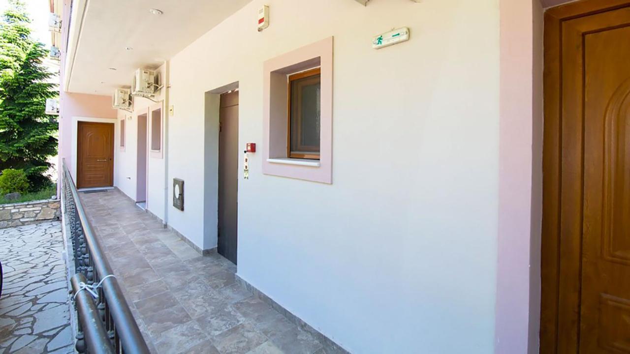 Ξενώνας Μενελαΐς - Menelais Apartments Thrapsimion ภายนอก รูปภาพ