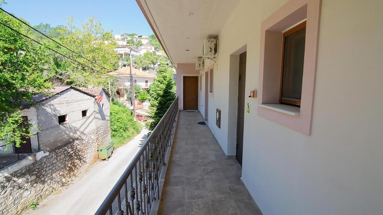 Ξενώνας Μενελαΐς - Menelais Apartments Thrapsimion ภายนอก รูปภาพ